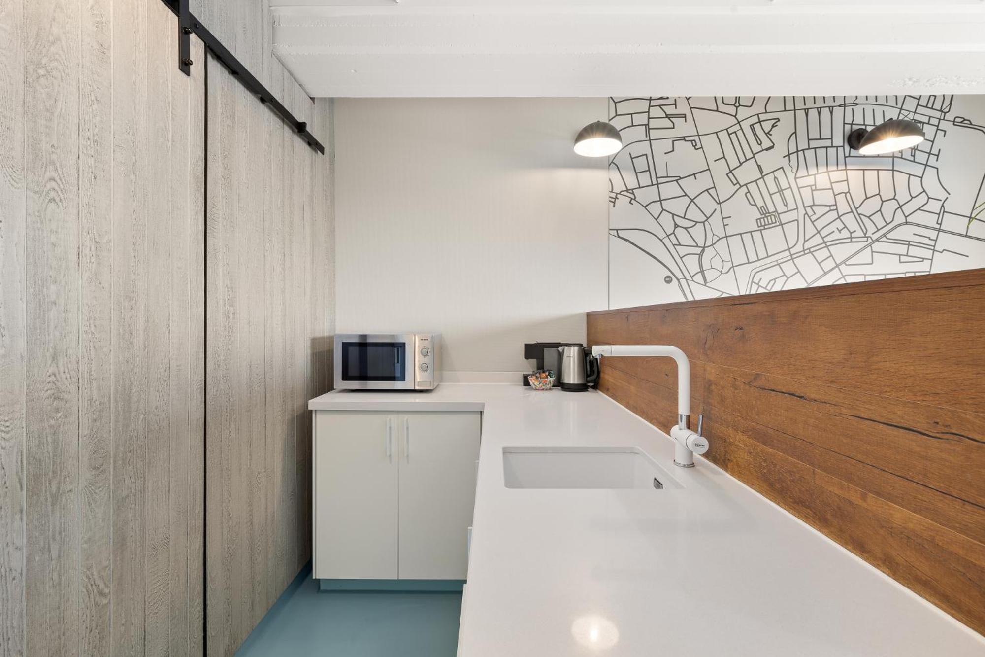 Beachrooms Pier 7 Apartment
